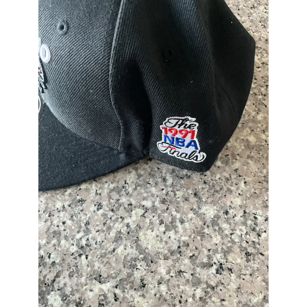 Mitchell & Ness Size 7 1/2 Dynasty Fitted Cap NBA Chicago Bulls Black